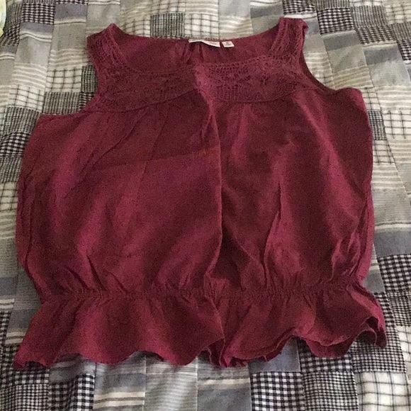 MEDIUM St. John’s Bay Berry Sleeveless Top - Picture 4 of 5